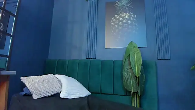 scarlet edwars online show from March 31, 6:52 pm