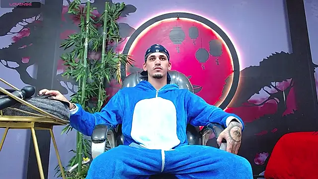 Dirty Kingg online show from November 18, 7:18 pm