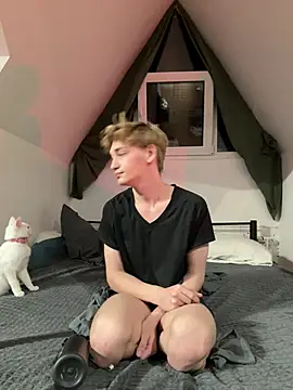 Snapshot of Julian_wins chatting on March 22, 10:48 pm Julian wins online show from March 22, 10:48 pm