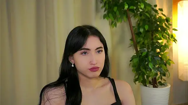 LynnaHandley online show from February 17, 5:47 am