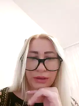 Snapshot of visnjica chatting on February 13, 10:33 pm visnjica online show from February 13, 10:33 pm
