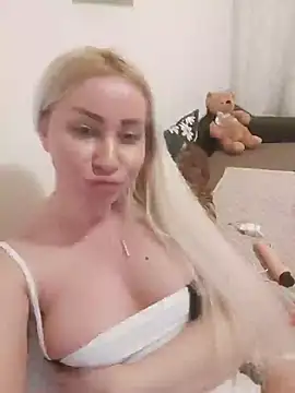 Snapshot of visnjica chatting on March 17, 10:38 pm visnjica online show from March 17, 10:38 pm