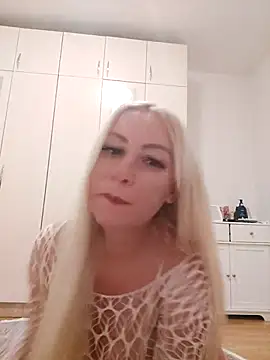 Snapshot of visnjica chatting on October 6, 9:34 pm visnjica online show from October 6, 9:34 pm