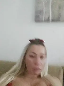 Snapshot of visnjica chatting on December 18, 6:25 pm visnjica online show from December 18, 6:25 pm