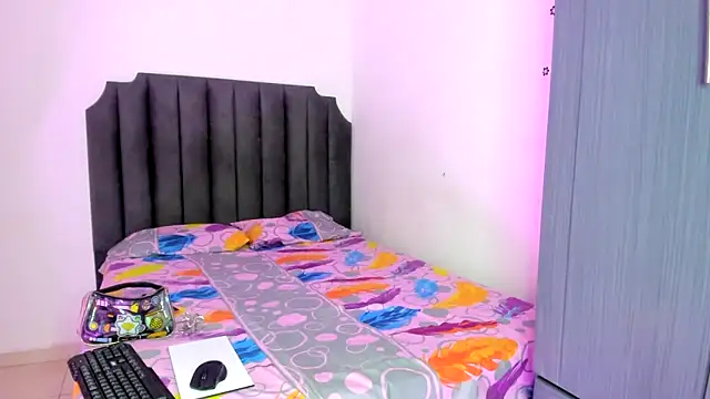 moree Queen online show from December 3, 7:45 pm