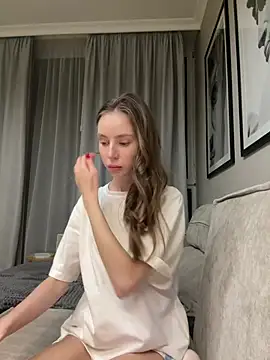 RosieMills online show from March 1, 5:04 pm