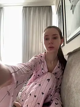 RosieMills online show from March 4, 7:58 am