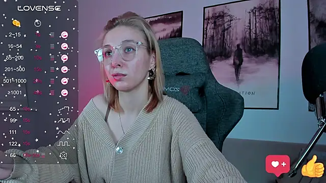 Snapshot of PhilippaAdamas chatting on February 20, 8:50 am PhilippaAdamas online show from February 20, 8:50 am