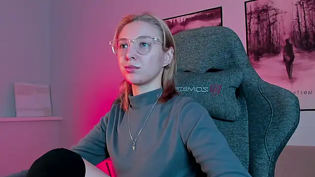 Snapshot of PhilippaAdamas chatting on February 22, 5:44 am PhilippaAdamas online show from February 22, 5:44 am