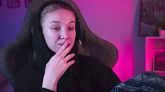 Snapshot of PhilippaAdamas chatting on February 23, 2:51 am PhilippaAdamas online show from February 23, 2:51 am