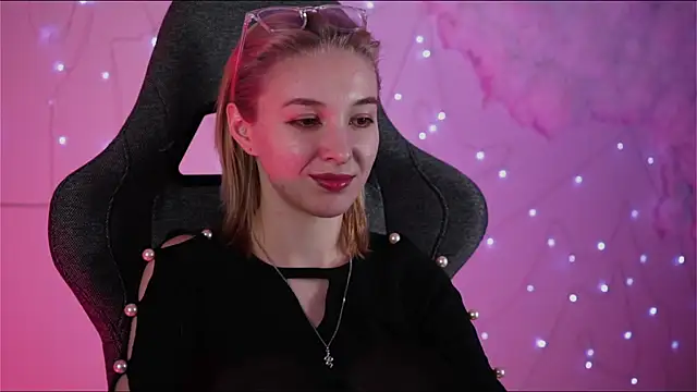 Snapshot of PhilippaAdamas chatting on February 27, 5:45 am PhilippaAdamas online show from February 27, 5:45 am