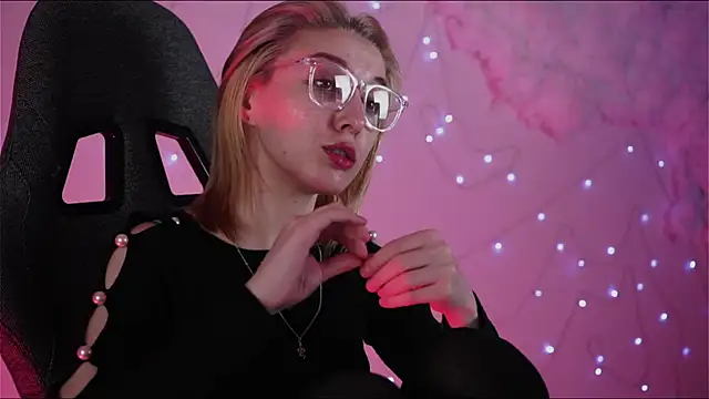 Snapshot of PhilippaAdamas chatting on February 27, 8:50 am PhilippaAdamas online show from February 27, 8:50 am