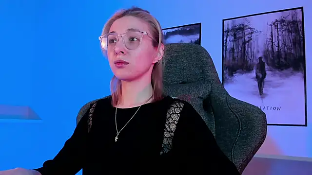 Snapshot of PhilippaAdamas chatting on March 6, 2:41 am PhilippaAdamas online show from March 6, 2:41 am