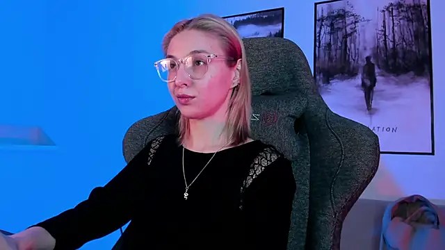 Snapshot of PhilippaAdamas chatting on March 6, 8:52 am PhilippaAdamas online show from March 6, 8:52 am