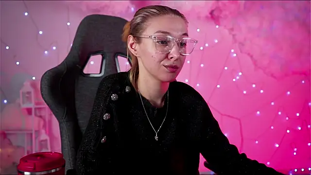 Snapshot of PhilippaAdamas chatting on March 8, 5:49 am PhilippaAdamas online show from March 8, 5:49 am