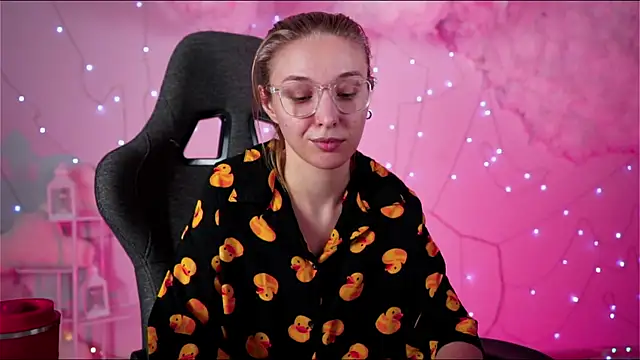 Snapshot of PhilippaAdamas chatting on March 8, 8:55 am PhilippaAdamas online show from March 8, 8:55 am