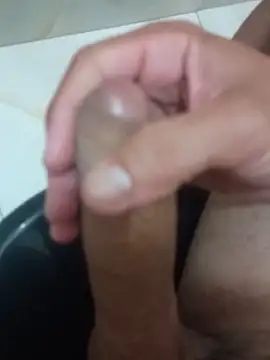 Snapshot of garoto-pirocudo chatting on May 31, 9:27 pm garoto-pirocudo online show from May 31, 9:27 pm