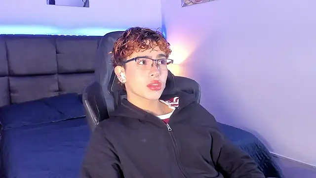 Aiiden 15 online show from October 15, 11:54 am