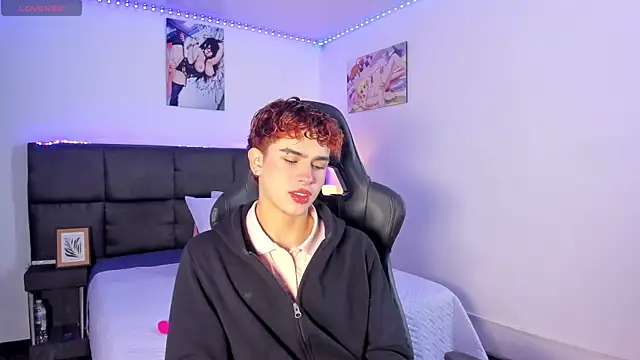 Aiiden 15 online show from November 13, 12:37 pm