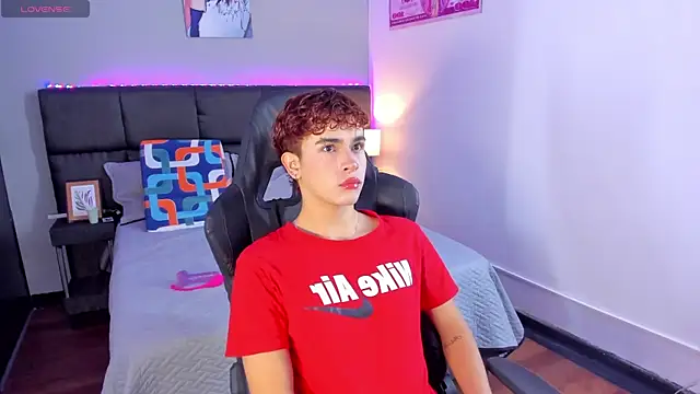 Aiiden 15 online show from December 17, 12:33 pm