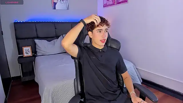 Aiiden 15 online show from January 16, 12:42 pm