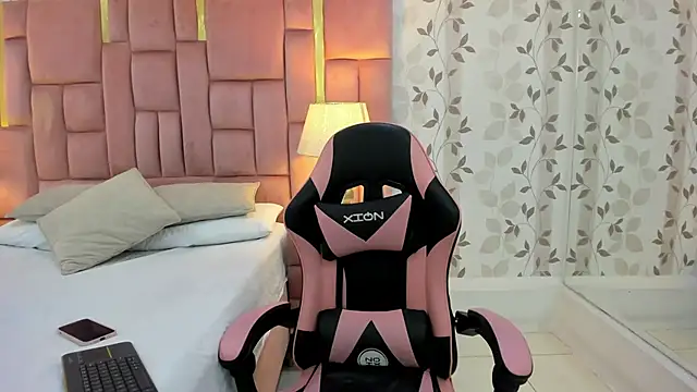 ArianaFranco online show from November 25, 1:22 pm