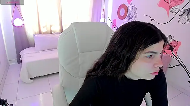 Isabela Fiorelli online show from June 2, 1:46 pm