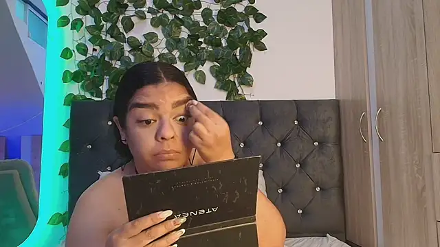 lauravince online show from June 13, 9:24 pm