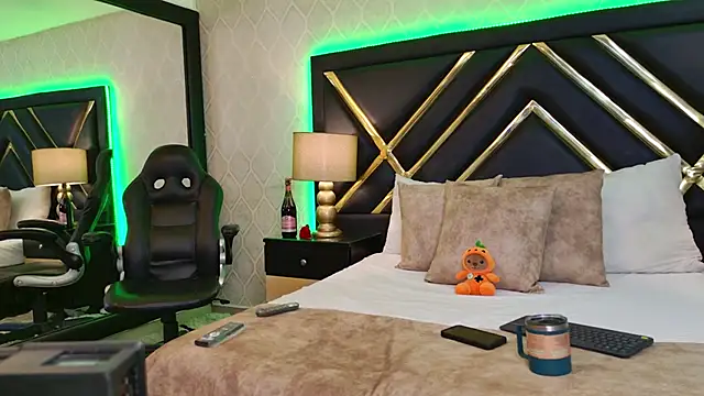 SophieWinsloow online show from October 22, 1:33 pm