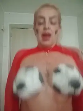 Snapshot of SophieWinsloow chatting on June 27, 3:39 pm SophieWinsloow online show from June 27, 3:39 pm