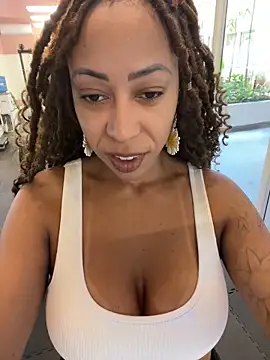 Snapshot of dianagolley420 chatting on February 11, 3:08 pm dianagolley420 online show from February 11, 3:08 pm