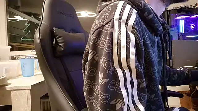 ademandjulia online show from February 6, 9:40 pm