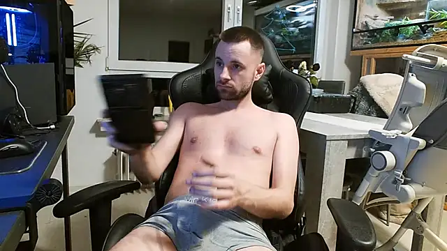 ademandjulia online show from February 20, 9:04 pm