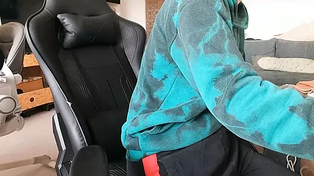 ademandjulia online show from February 21, 9:32 am