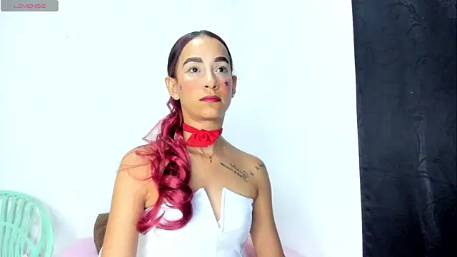 Snapshot of Olivia_Stevens chatting on June 18, 8:13 pm Olivia Stevens online show from June 18, 8:13 pm