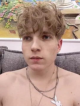 Snapshot of And25bn chatting on December 19, 9:00 pm And25bn online show from December 19, 9:00 pm