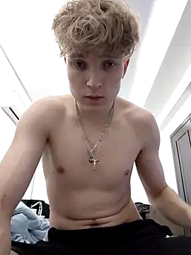 Snapshot of And25bn chatting on December 20, 11:01 pm And25bn online show from December 20, 11:01 pm