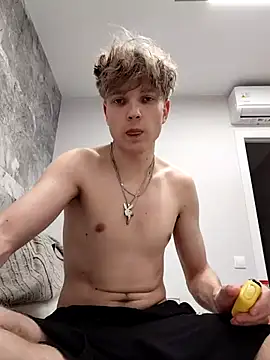 Snapshot of And25bn chatting on December 22, 11:13 pm And25bn online show from December 22, 11:13 pm