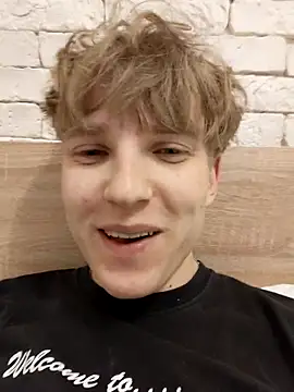 Snapshot of And25bn chatting on January 9, 8:32 pm And25bn online show from January 9, 8:32 pm