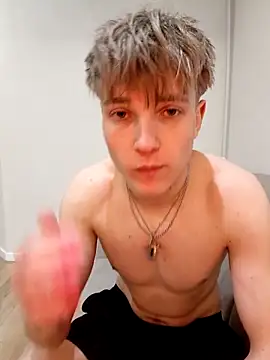 Snapshot of And25bn chatting on February 1, 9:13 pm And25bn online show from February 1, 9:13 pm