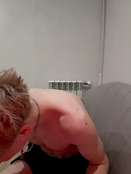 Snapshot of And25bn chatting on February 8, 8:12 pm And25bn online show from February 8, 8:12 pm