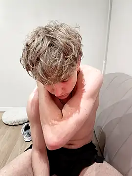 Snapshot of And25bn chatting on February 11, 2:49 am And25bn online show from February 11, 2:49 am