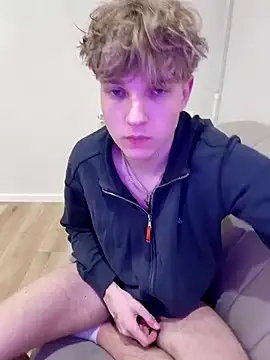 Snapshot of And25bn chatting on February 19, 5:42 pm And25bn online show from February 19, 5:42 pm