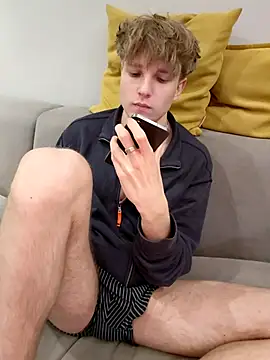 Snapshot of And25bn chatting on February 20, 5:24 pm And25bn online show from February 20, 5:24 pm