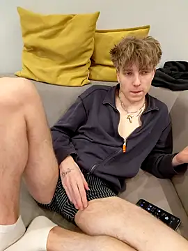 Snapshot of And25bn chatting on February 21, 6:03 am And25bn online show from February 21, 6:03 am