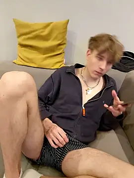 Snapshot of And25bn chatting on February 21, 6:09 pm And25bn online show from February 21, 6:09 pm