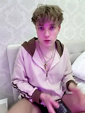 Snapshot of And25bn chatting on February 25, 7:12 pm And25bn online show from February 25, 7:12 pm