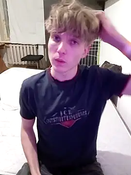 Snapshot of And25bn chatting on February 27, 11:05 pm And25bn online show from February 27, 11:05 pm