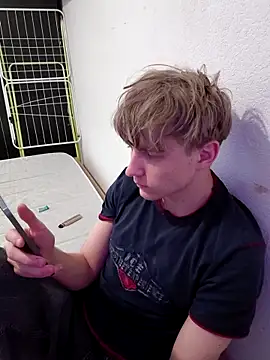 Snapshot of And25bn chatting on March 1, 11:45 am And25bn online show from March 1, 11:45 am