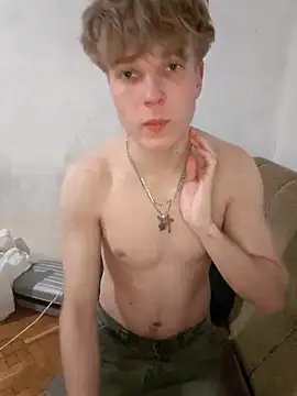 Snapshot of And25bn chatting on March 2, 5:20 pm And25bn online show from March 2, 5:20 pm